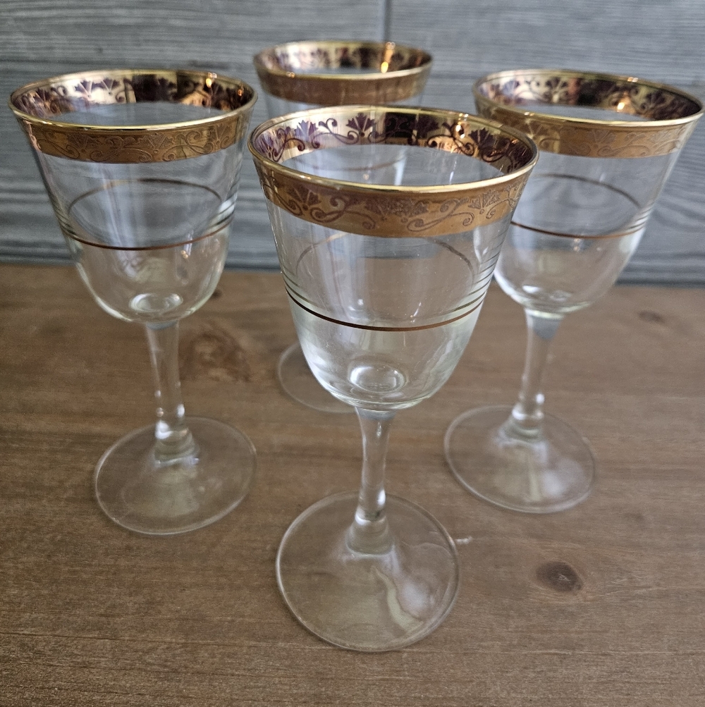 Elegant Gold Rimmed Wine Glass Set 4 For 1 Price